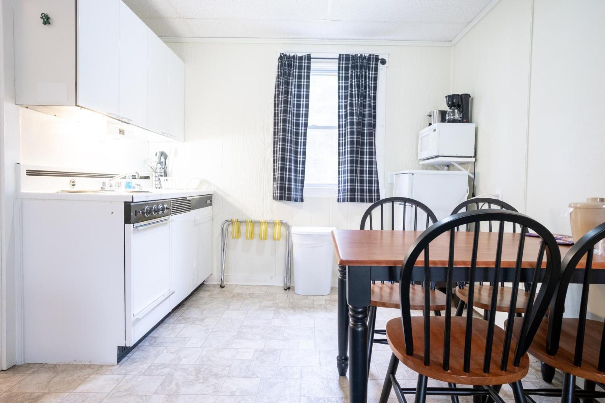 Acadia Pines Motel Бар Харбър Екстериор снимка